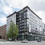 Modern 1br & Balcony Next To Railway Station Apartment