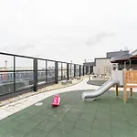 Modern 1br & Balcony Next To Railway Station Apartment *
