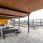 Modern 1br & Balcony Next To Railway Station Apartment *