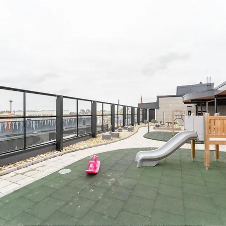 Modern 1br & Balcony Next To Railway Station דירה *