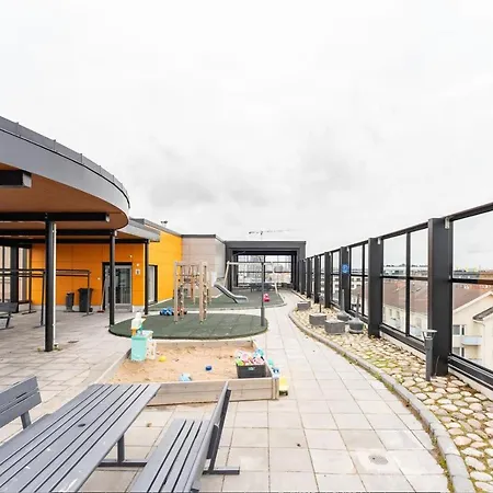 Modern 1br With Balcony Next To Railway Station