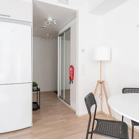 Modern 1br With Balcony Next To Railway Station