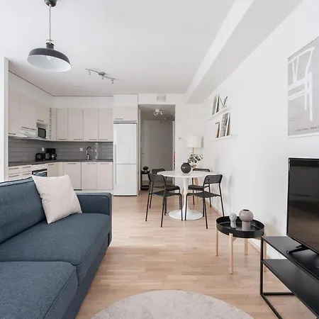 Daire Modern 1br & Balcony Next To Railway Station