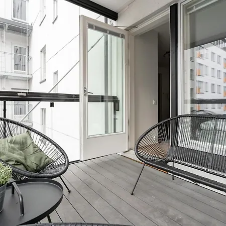Lägenhet Modern 1br & Balcony Next To Railway Station *