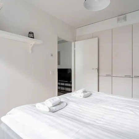 Modern 1br With Balcony Next To Railway Station アパート