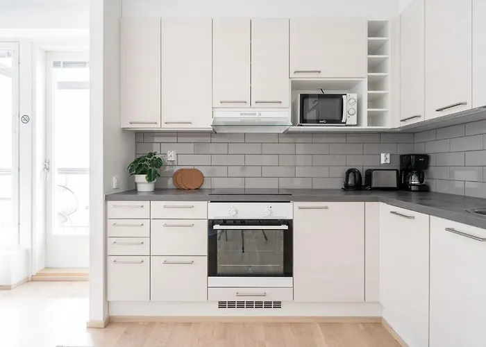 Modern 1br & Balcony Next To Railway Station