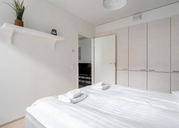 Modern 1br & Balcony Next To Railway Station Apartmán